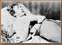 Sergej Esenin sul letto di morte